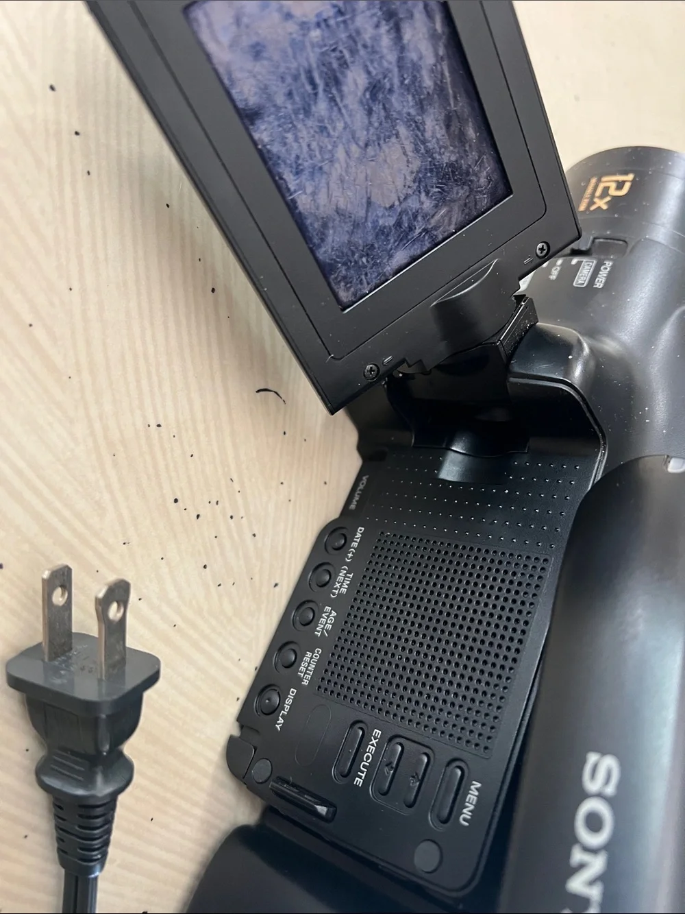 Sony Black Video8 Handycam Camcorder with 12x Lens Marking - Picture 2 of 4